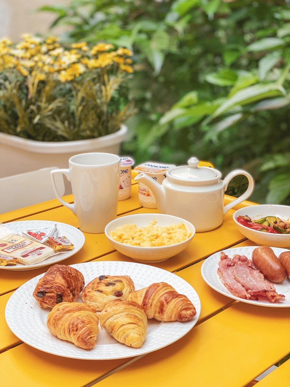 Petit déjeuner en terrasse