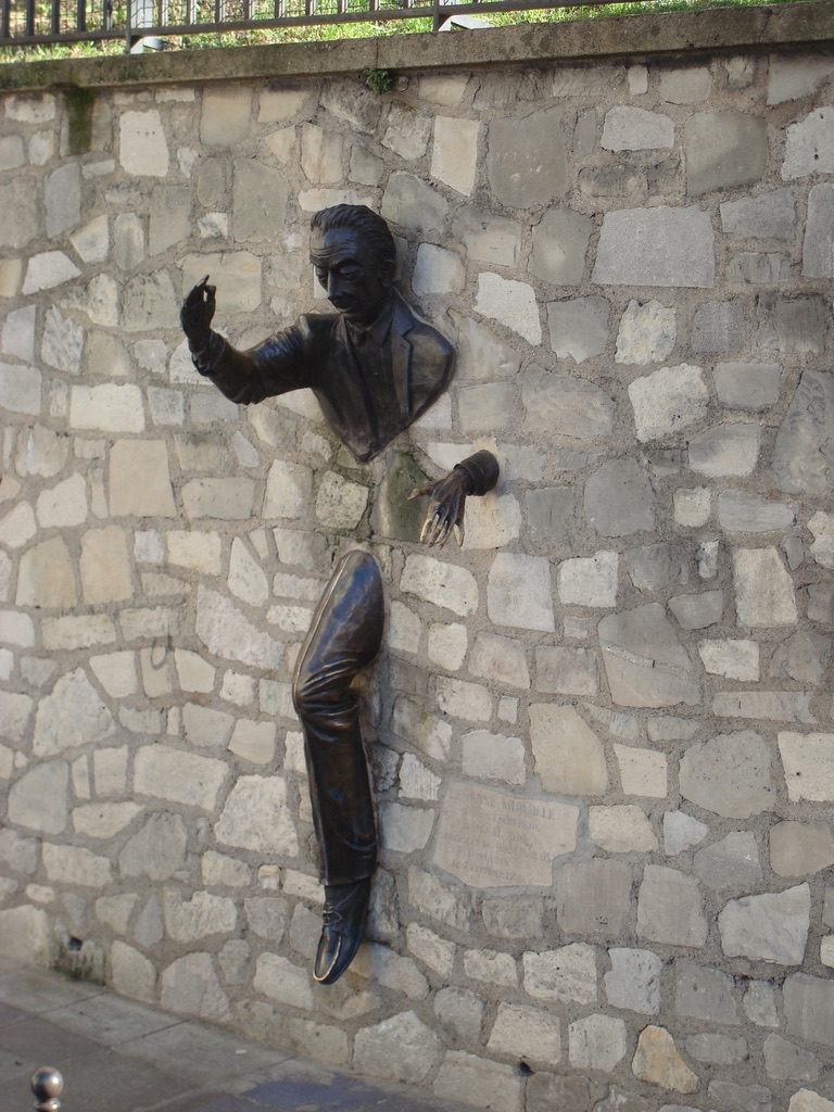 statue du passe muraille montmartre